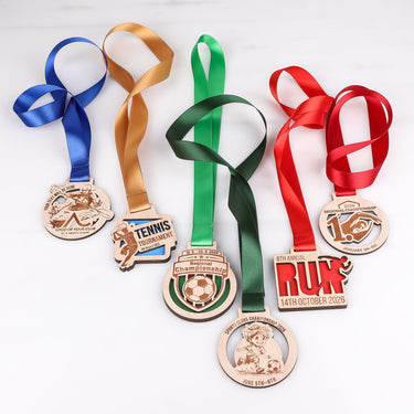 Holzmedaille nach Maß (zweischichtig mit Farbfüllung)

